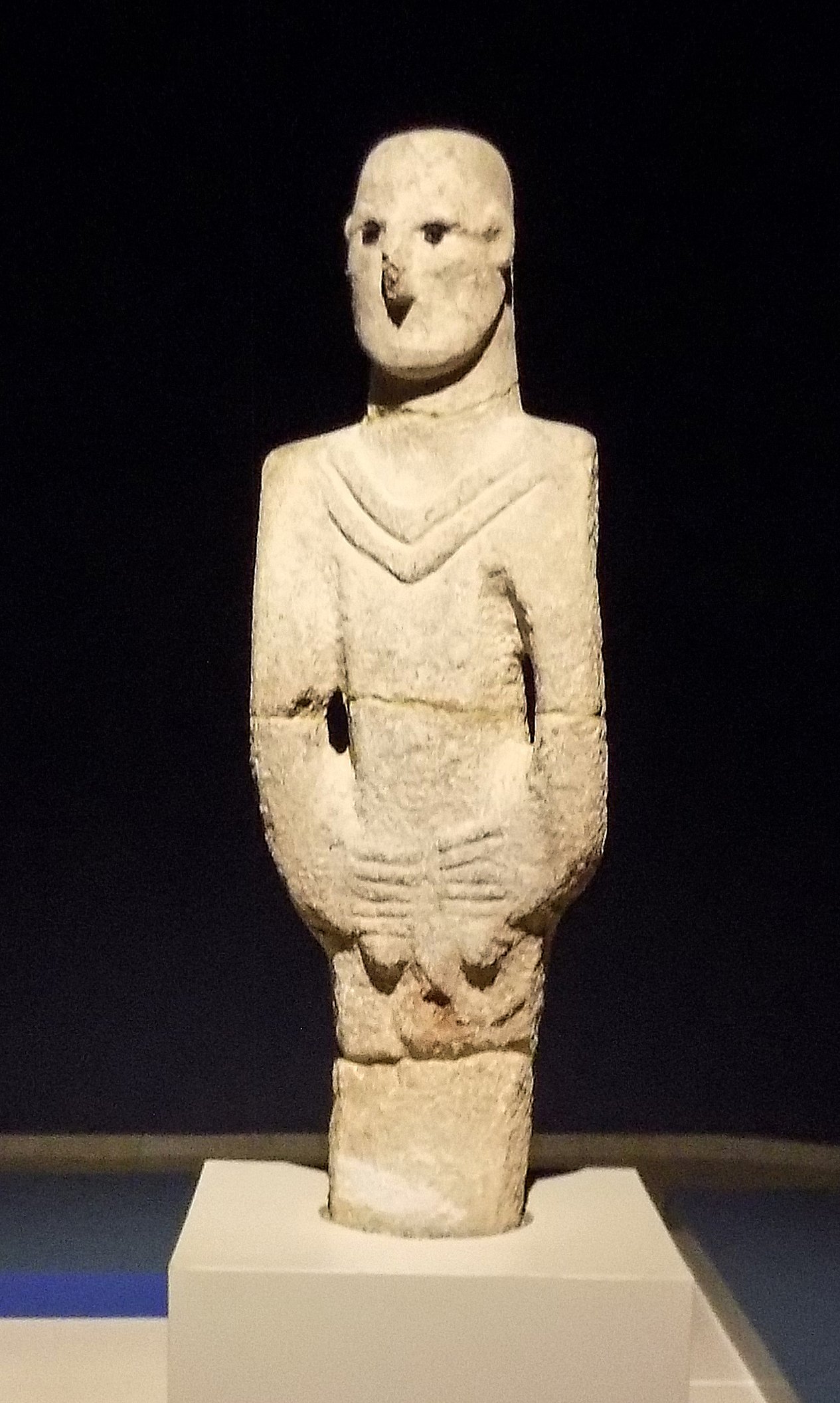 Urfa Man, Şanlıurfa Archaeology Museum. The museum holds the excavated objects from across the Taş Tepeler sites.