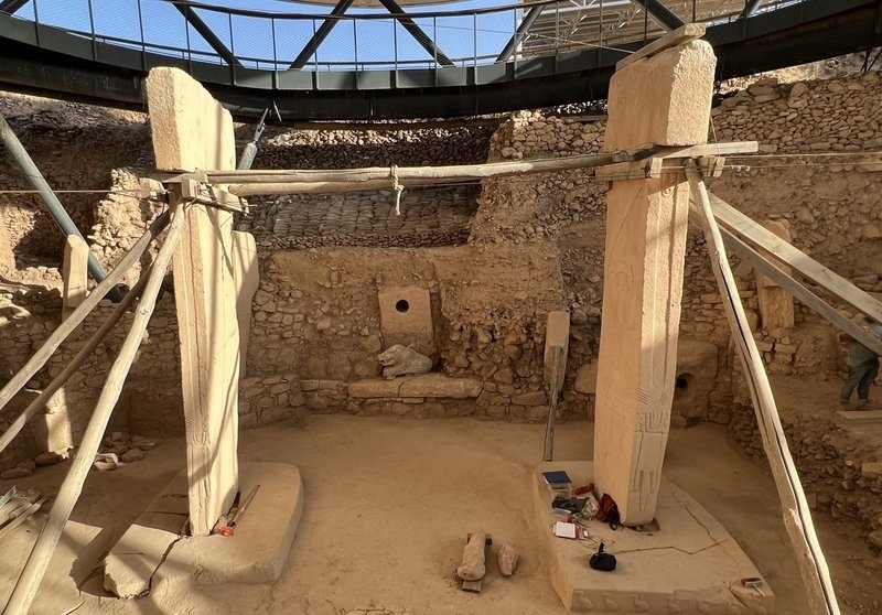 Enclosure D with its two central pillars, the boar statue resting on the bench against the back wall