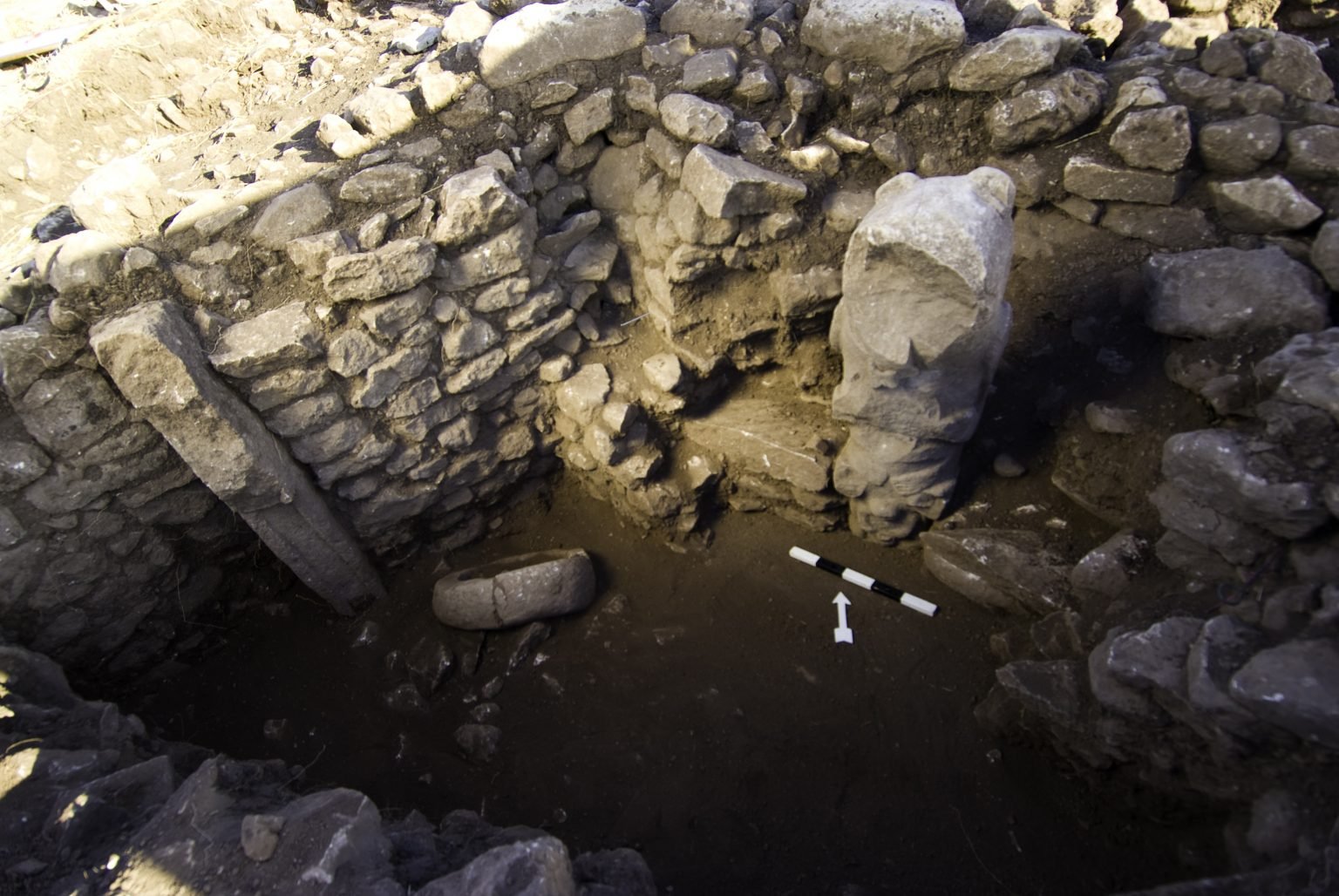 The Göbekli Tepe 'totem pole' as found, after the wall stones in front of it were removed.
