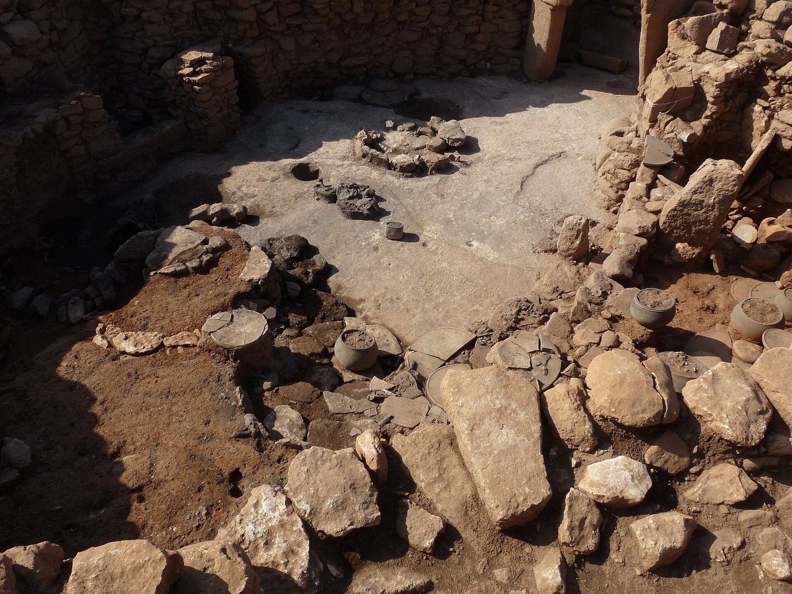 The village beneath Karahan Tepe